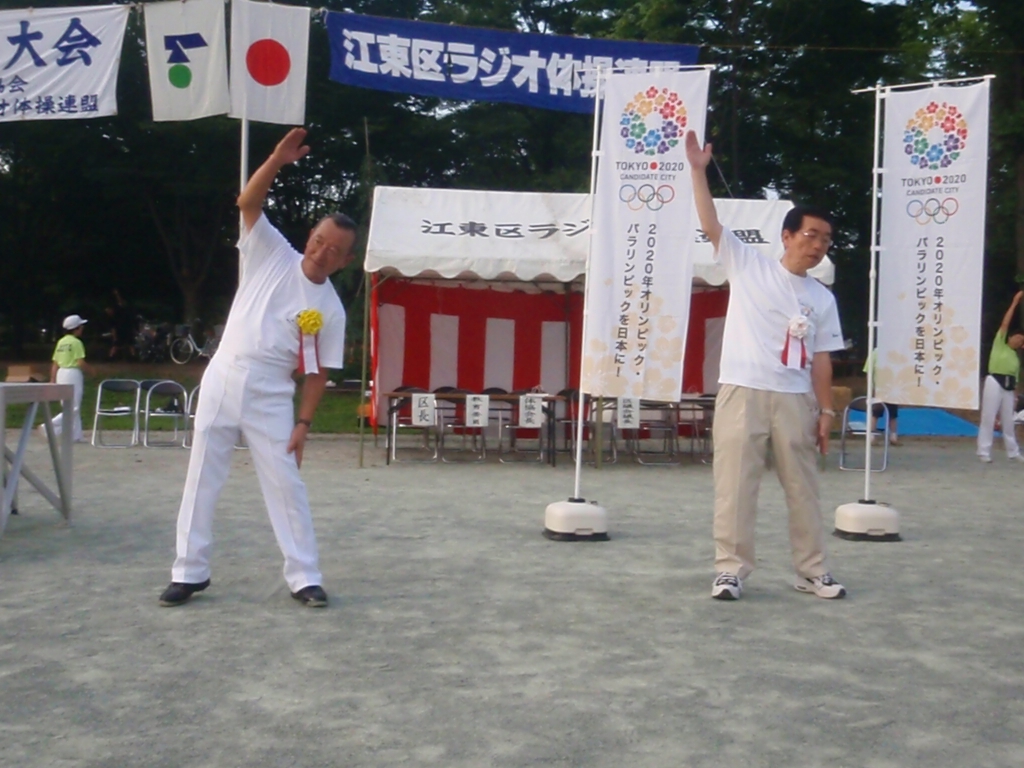 山崎区長（左側）